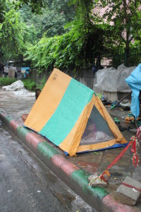 9 ekSHELTER keeping a person warm and dry